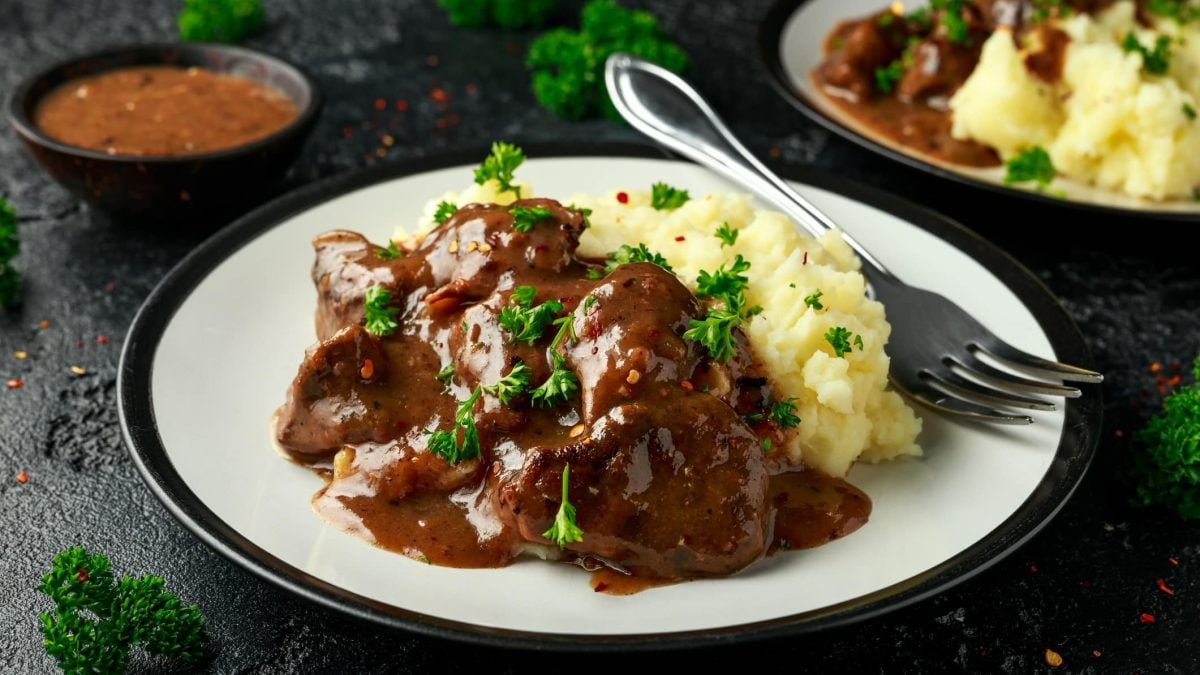 Kalbsleber in Rotweinsoße mit Kartoffelpüree