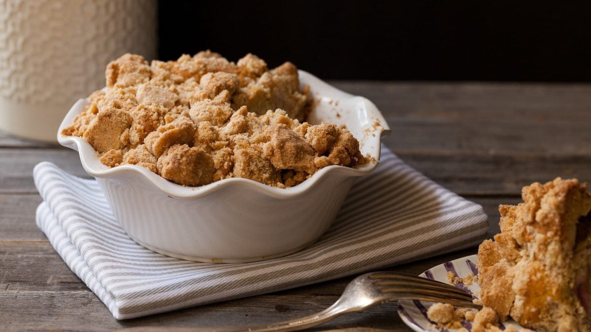Apple Crumble in einer Schale