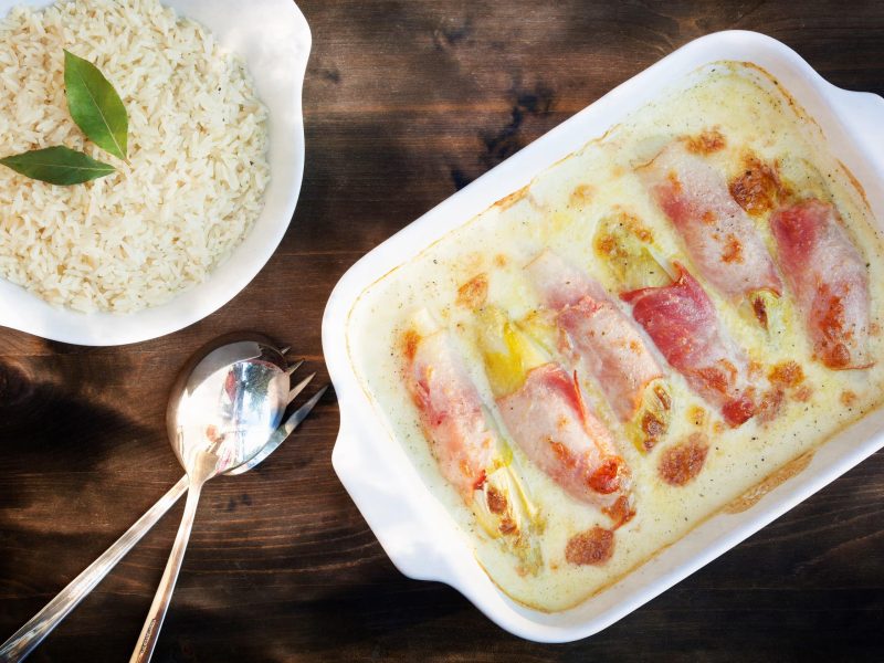 Überbackener Chicorée mit Serrano-Schinken