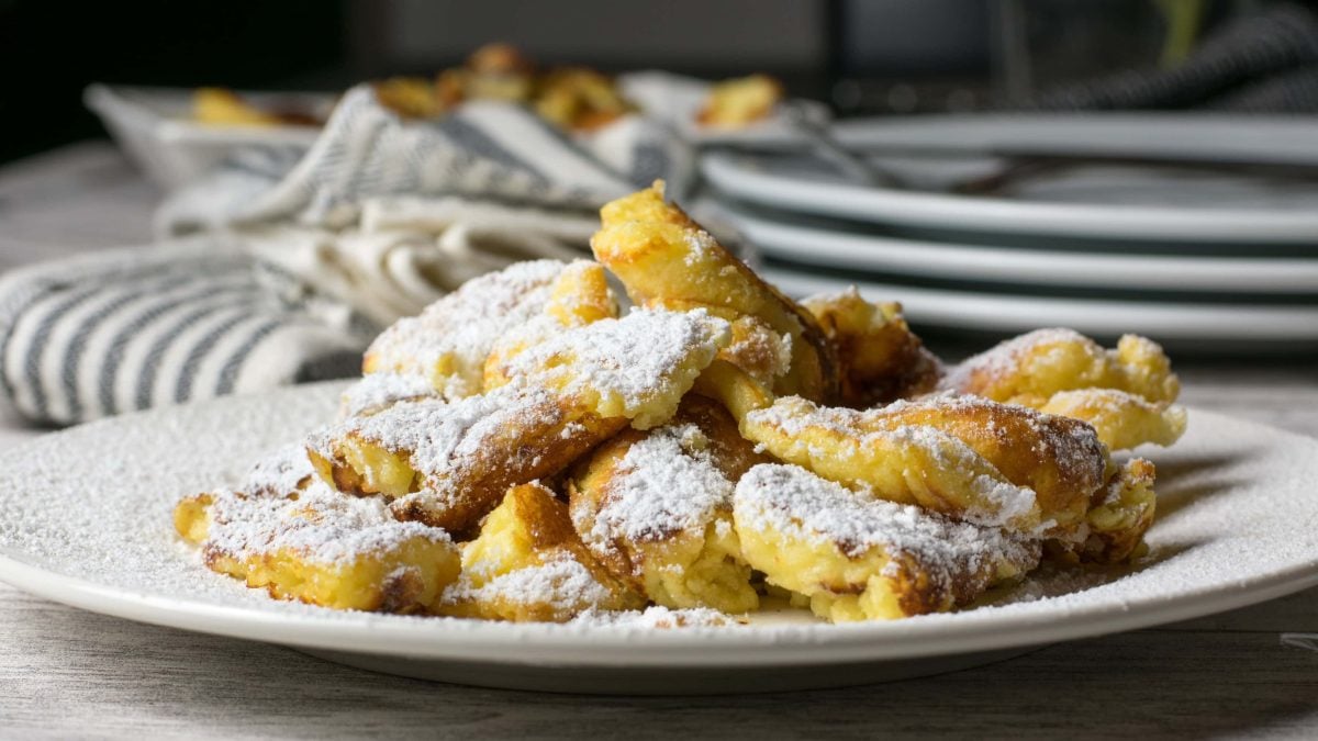 Bananenschmarrn mit Puderzucker