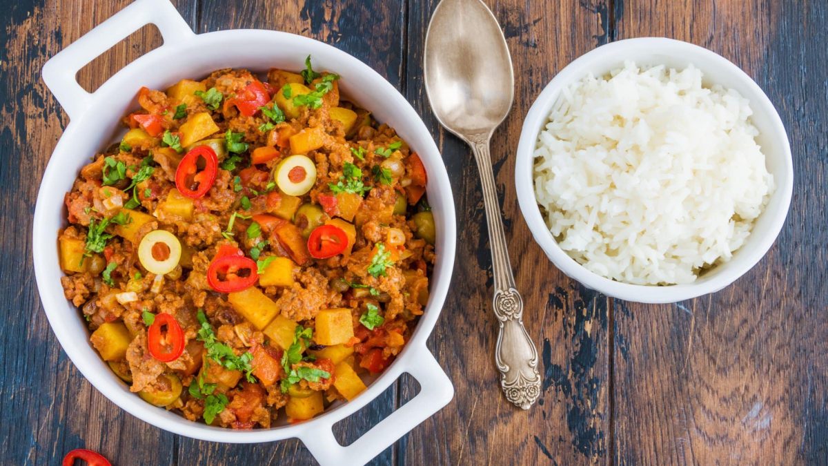 Mexikanische Hackfleischpfanne mit Reis.