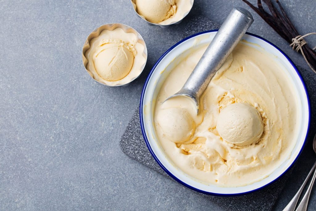 Das ultimative Grundrezept: So machst du Eis aus zwei Zutaten