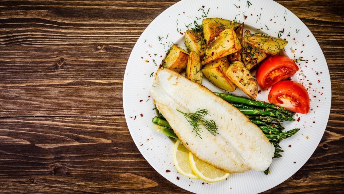 Kartoffel-Spargel-Gratin mit zarter Meerforelle und und Dill-Senf-Soße