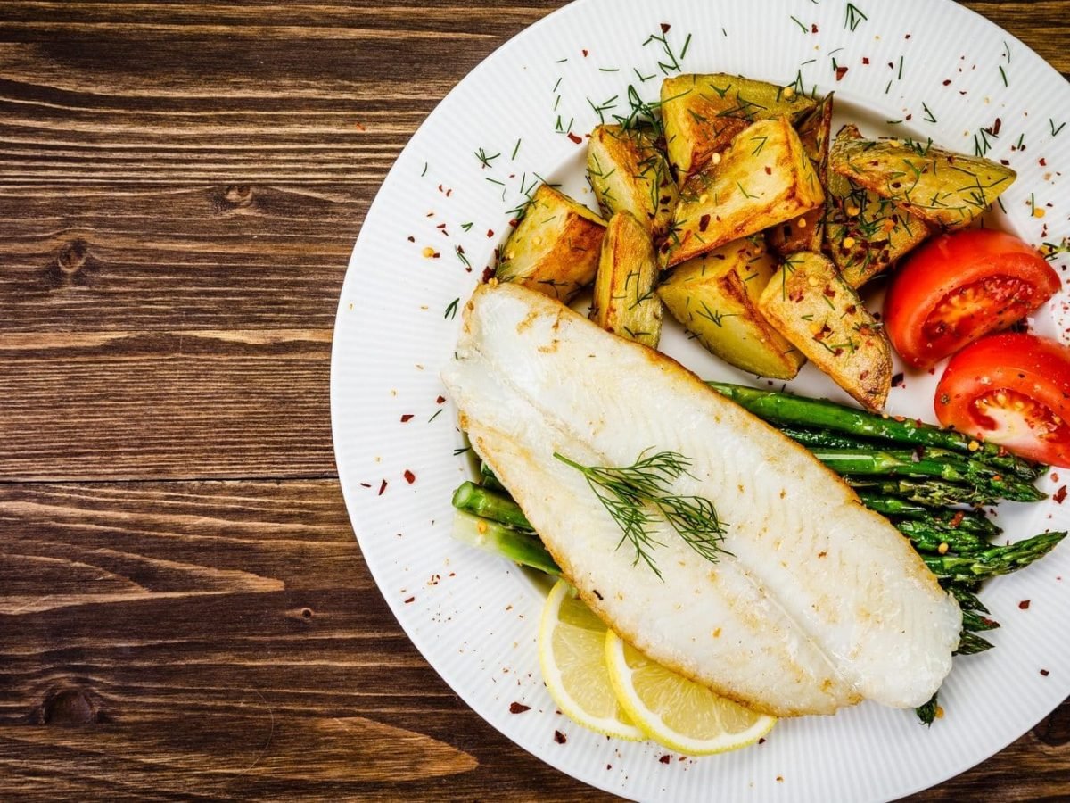 Kartoffel-Spargel-Gratin mit zarter Meerforelle und und Dill-Senf-Soße