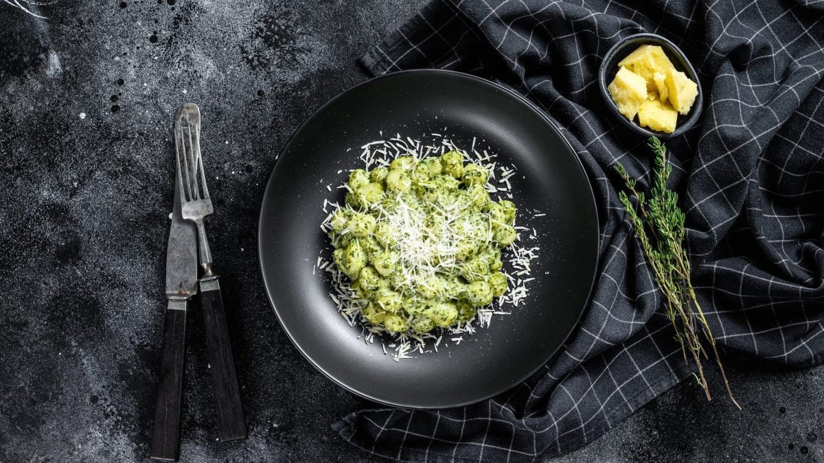 Selbst gemachte Spinat-Ricotta-Gnocchi mit Parmesan