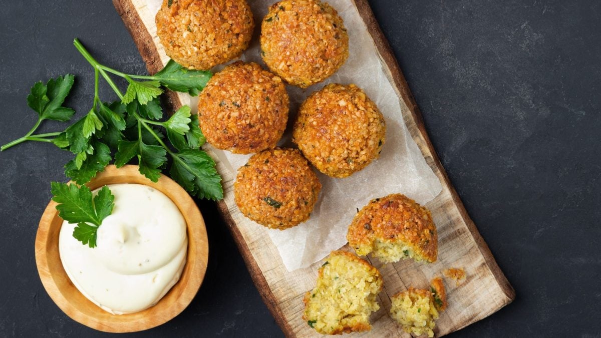Frittierte Gemüsebällchen mit Dip