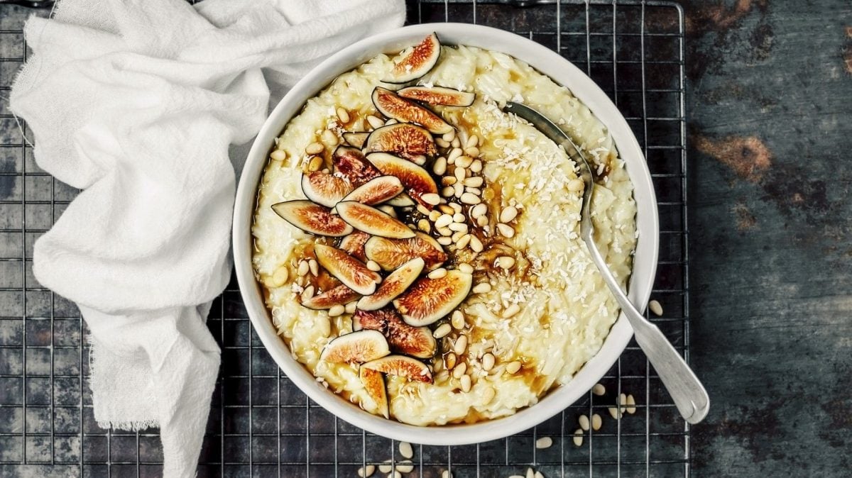 Kokos-Milchreis mit verschiedenen Toppings