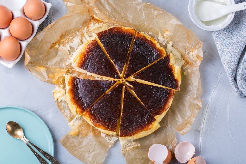 Käsekuchen backen: Risse und Trockenheit? So verhinderst du es!