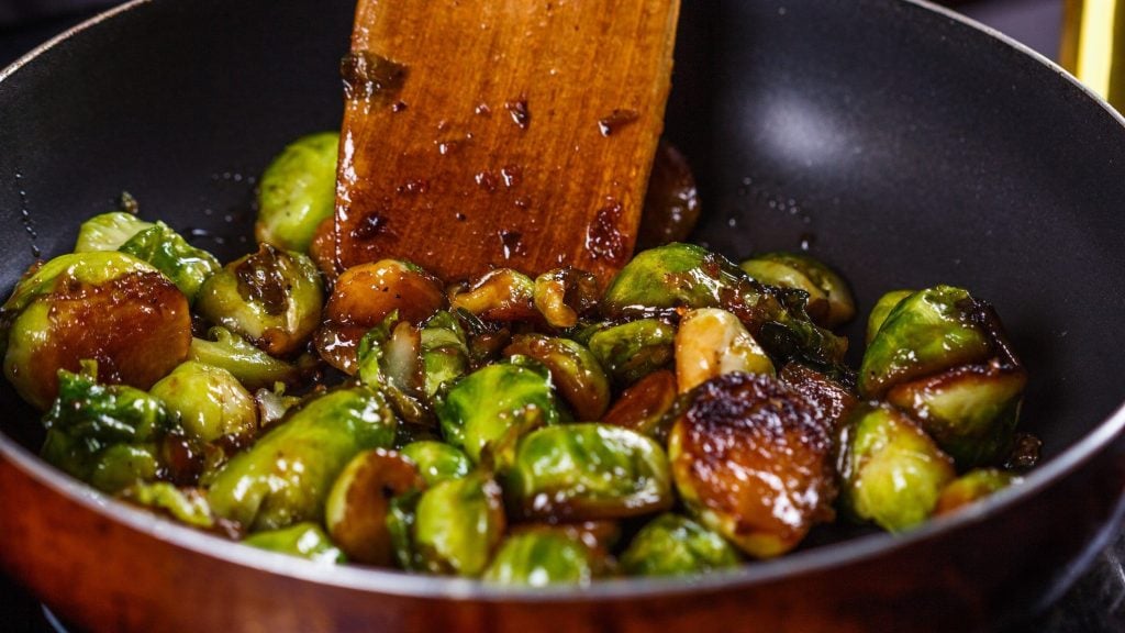 Rosenkohl roh essen: Kann das gutgehen? Wir klären auf - EAT CLUB