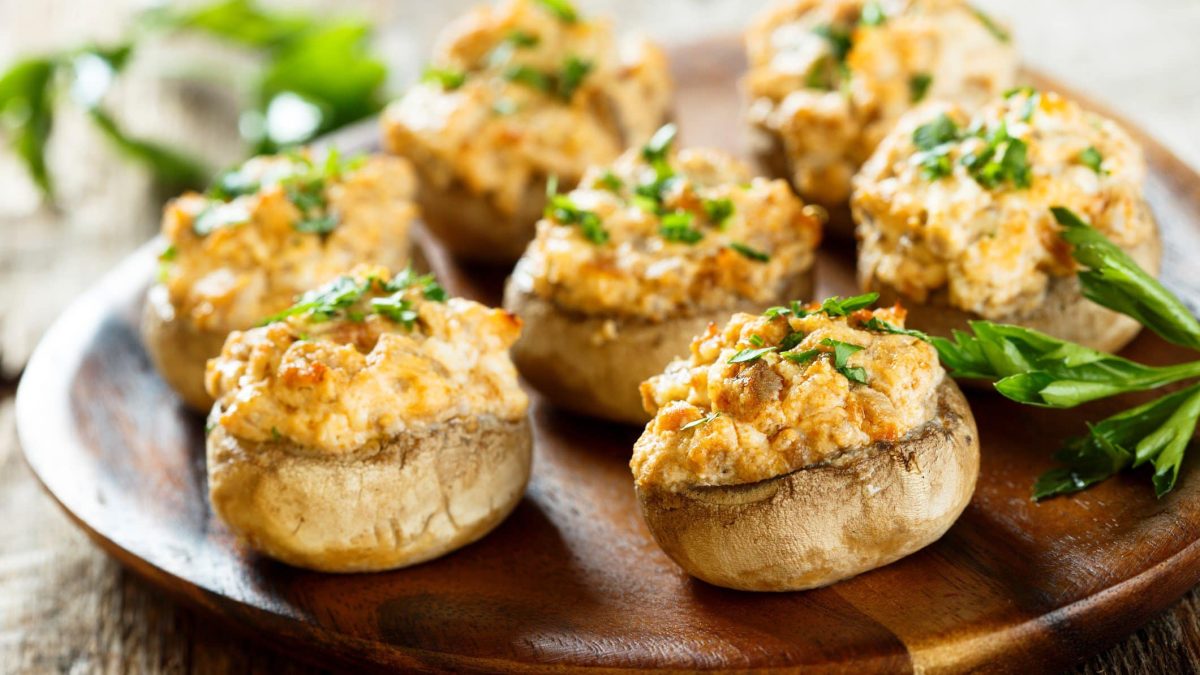 Gefüllte Champignons aus dem Ofen: Klassiker neu aufgelegt - EAT CLUB