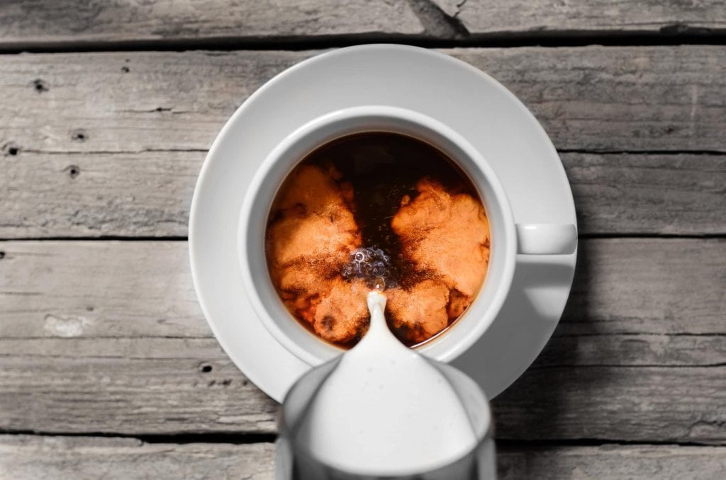 Sojamilch flockt im Kaffee aus: DAS kannst du tun