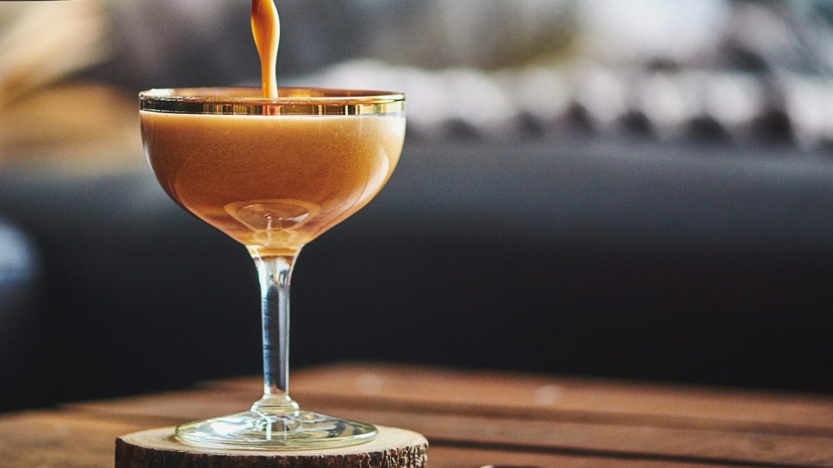 Ein Glas Chai Espresso Martini