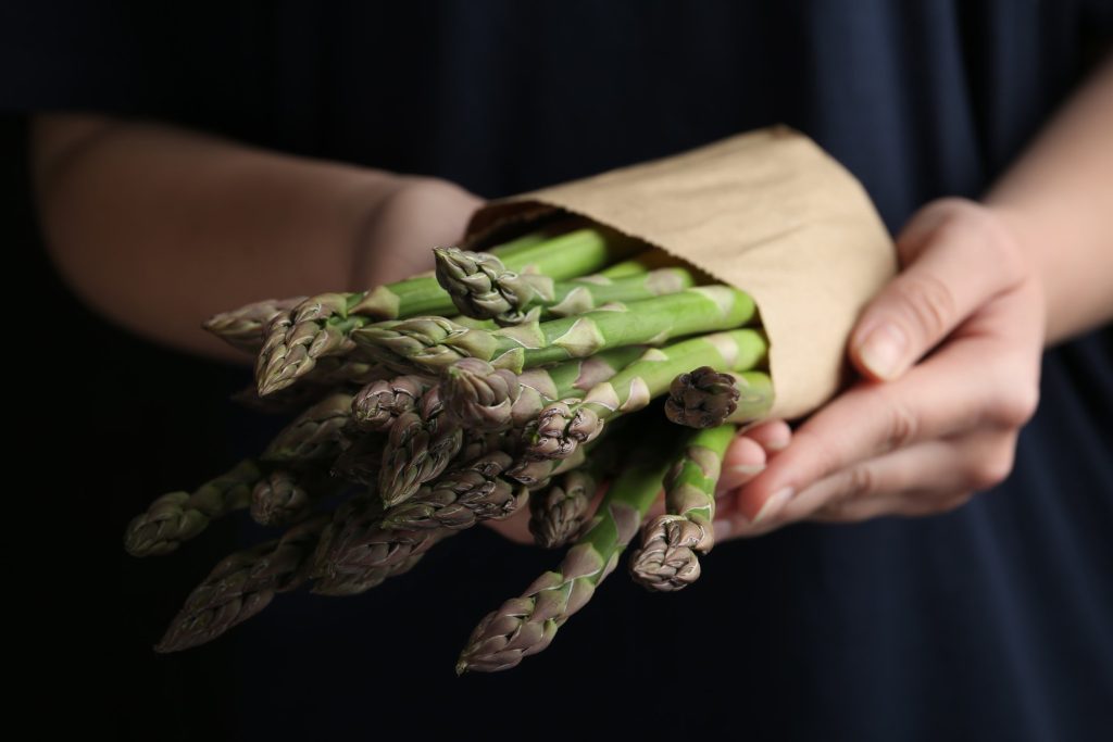 Spargel pro Person: So viel solltest du für deine Gäste einkaufen
