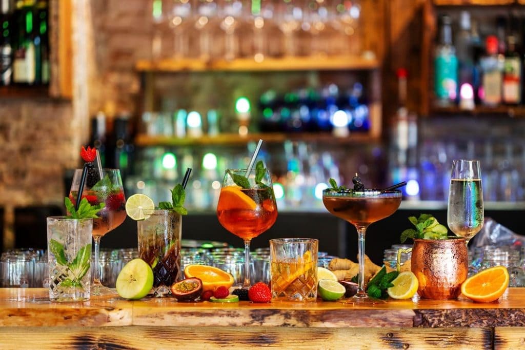 Cocktail oder Longdrink: Wo liegt der Unterschied?