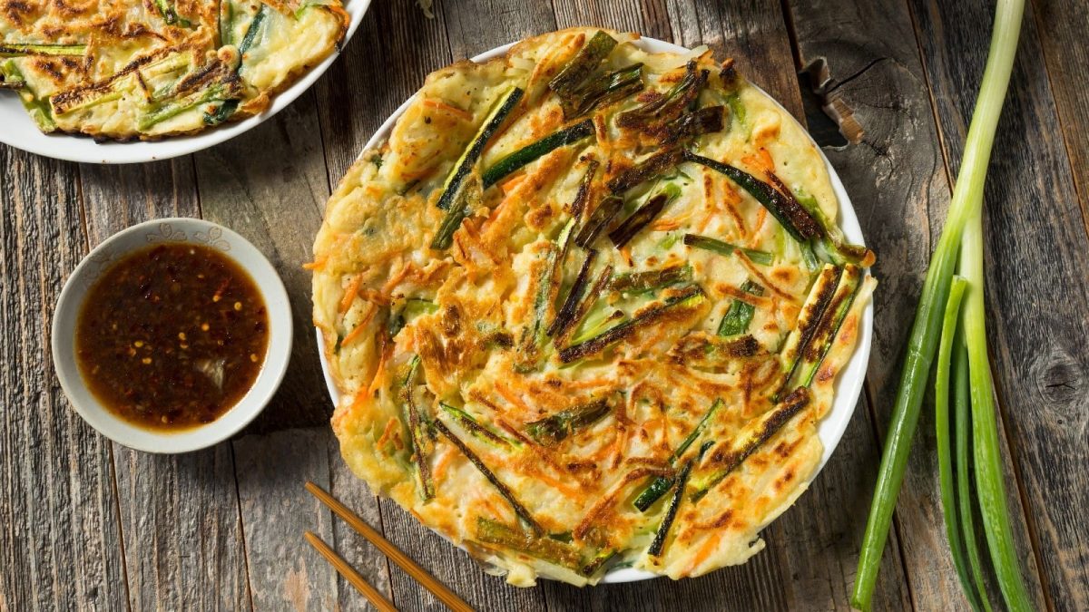 Koreanischer Pfannkuchen mit Lauchzwiebeln: Pajeon - EAT CLUB