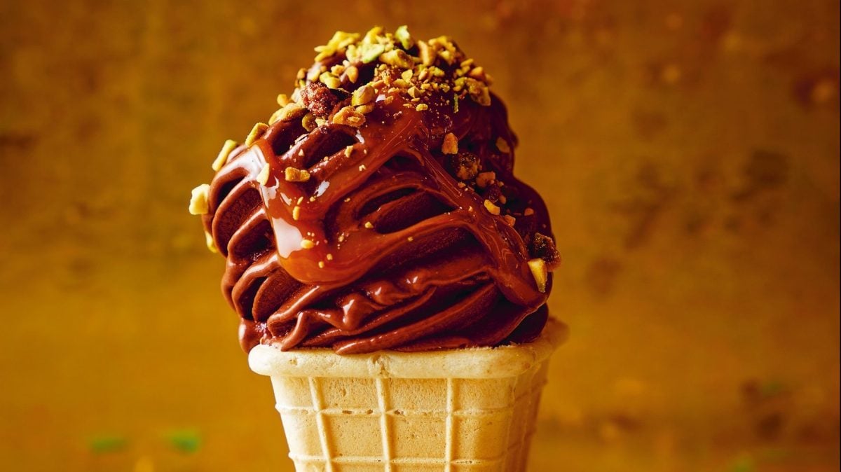 Ein Schokoladen-Thahini-Eis-Softeis