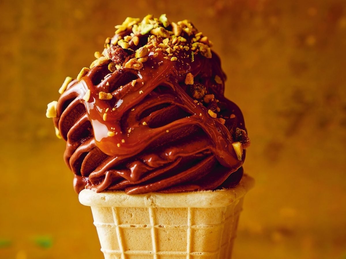 Ein Schokoladen-Thahini-Eis-Softeis