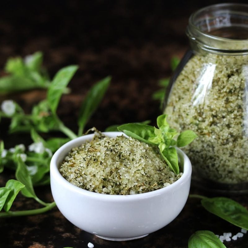 Kräutersalz selber machen: Die Kunst, Aromen einzufangen