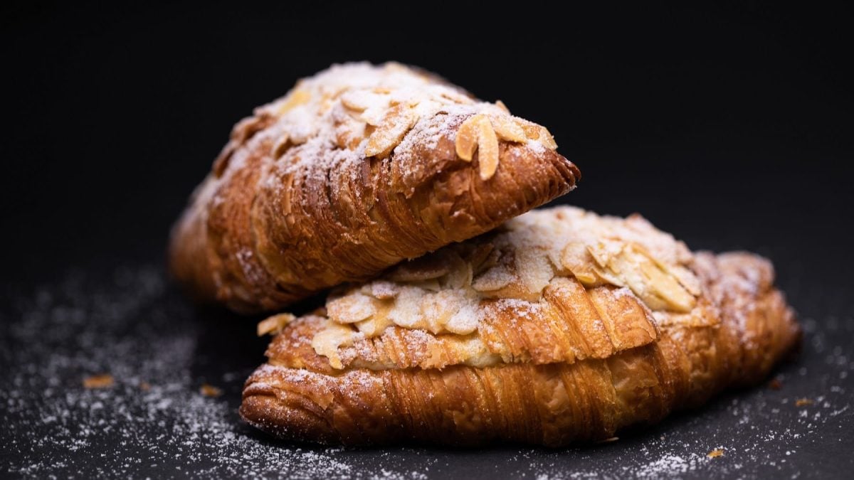 Mandel-Croissants: Fertig in nur 25 Minuten - EAT CLUB
