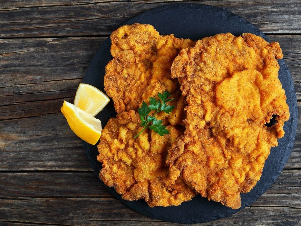 Schnitzel panieren und braten: Mit diesen Tricks wird es unwiderstehlich