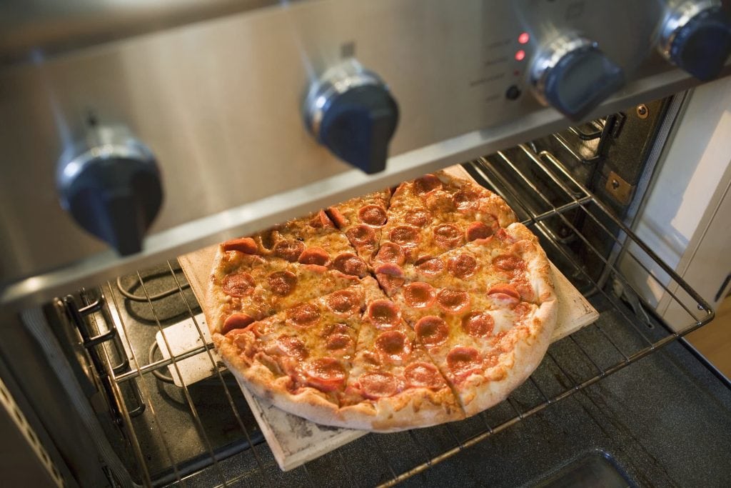 Aufgepasst: Mit diesem Trick peppst du deine Tiefkühlpizza auf