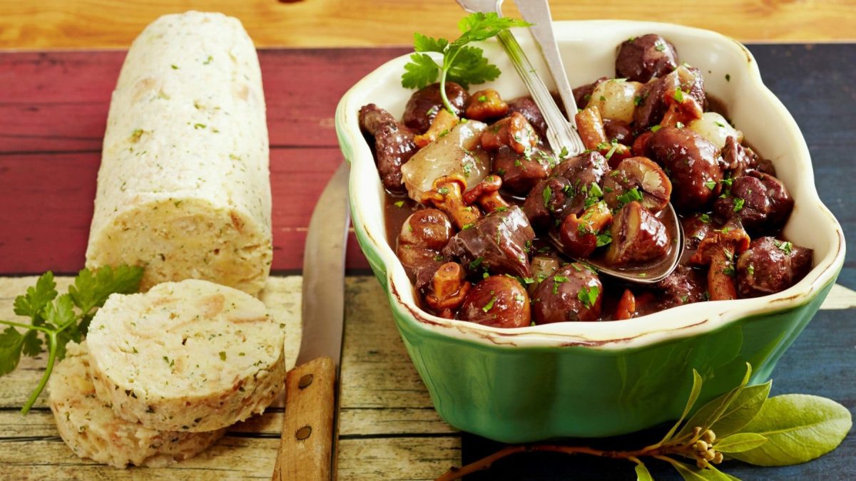 Damwild-Gulasch mit Maronen und Waldpilzen: So schmeckte der Herbst ...