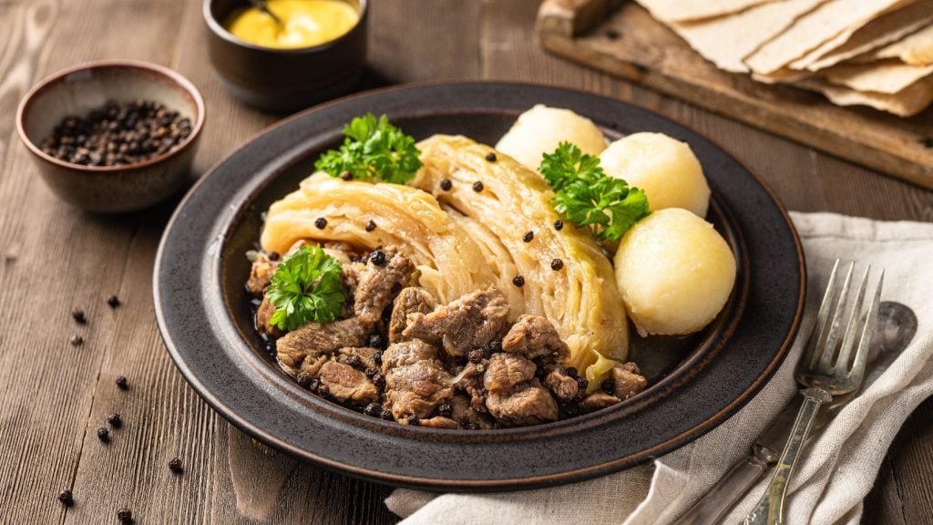 Rindergulasch mit Cola: Genau, mit Cola - EAT CLUB