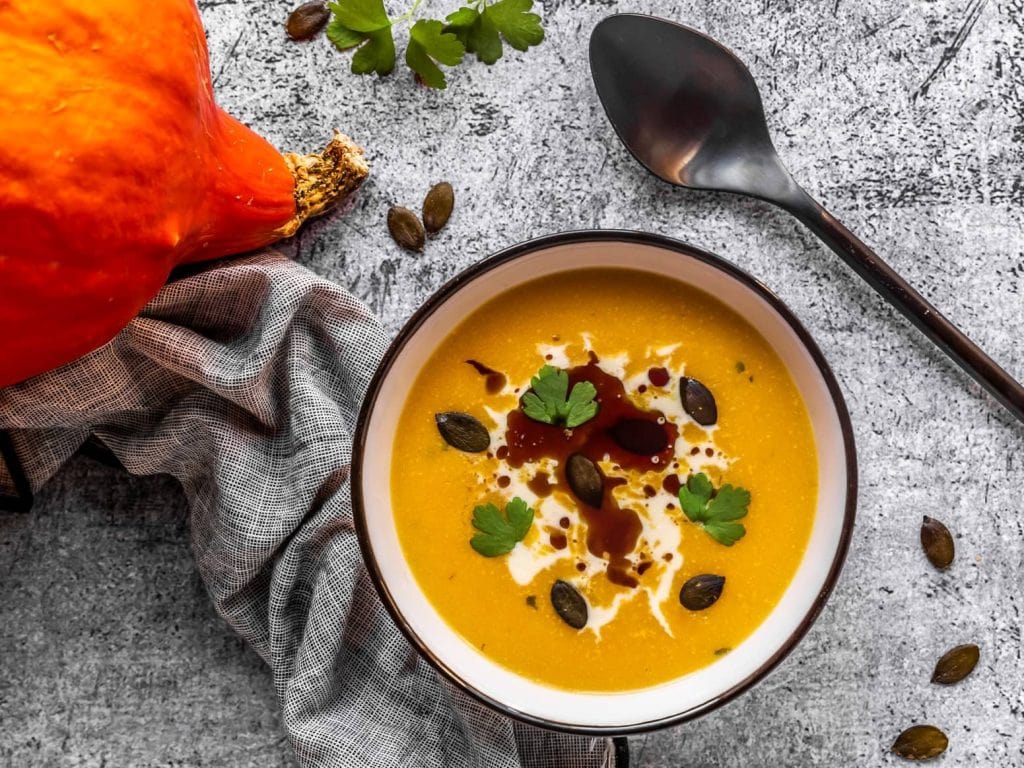 Kürbissuppe würzen: So wird sie cremig, würzig und unwiderstehlich