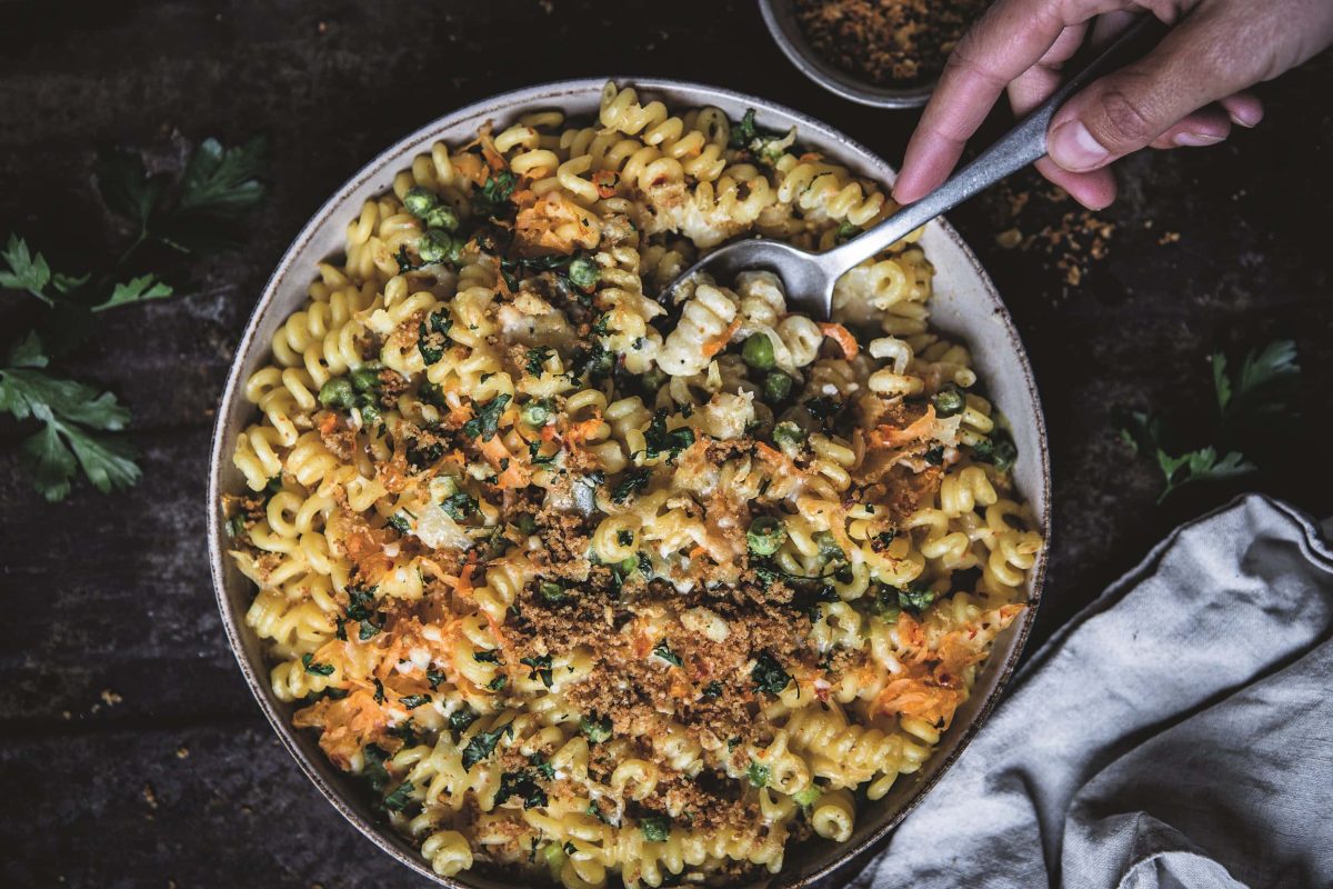 Scharfe Mac'n'Cheese, ein Rezept aus "Cosy Kitchen", auf einem Teller in der Draufsicht.