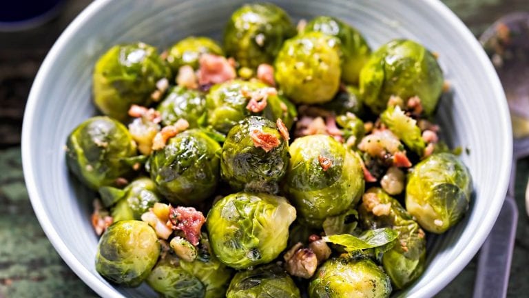 Rosenkohl mit Speck und Zwiebeln: Schneller Genuss - EAT CLUB