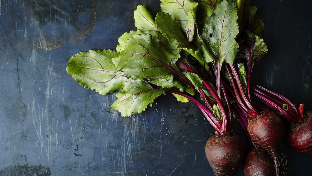 Rote Bete Blätter nicht wegwerfen: So kannst du sie lecker verwerten
