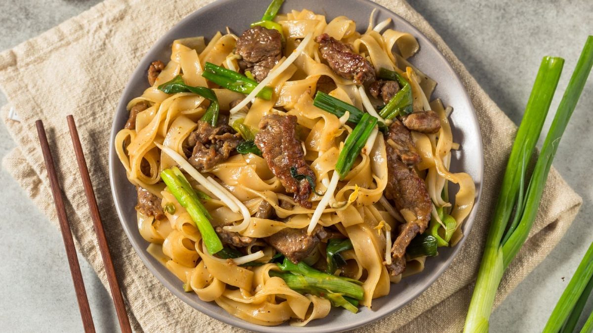 Ein Teller mit Beef Chow Fan