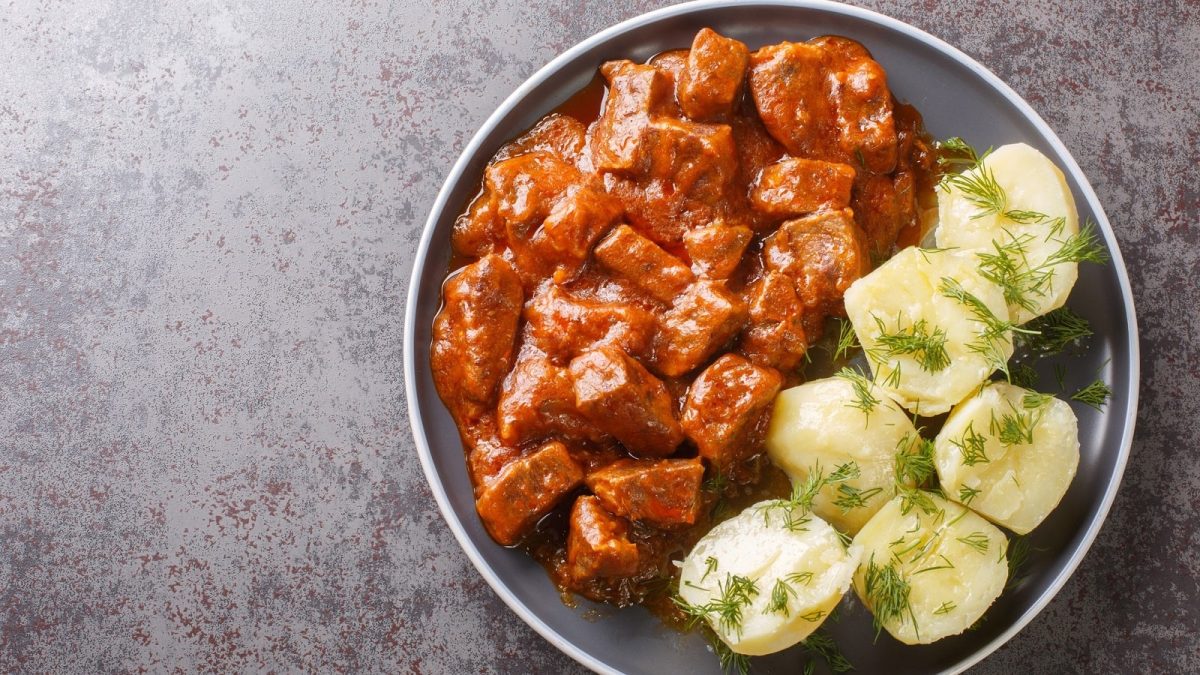 Wiener Saftgulasch: Traditionsgericht mit Geschichte - EAT CLUB