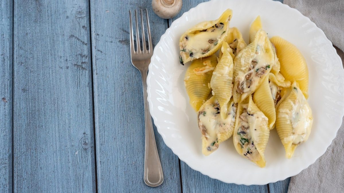 Muschelnudeln mit Gorgonzola und Speck: 30-Minuten-Rezept - EAT CLUB