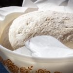 Brot, das dank Autolyse sehr gut aufgegangen ist.