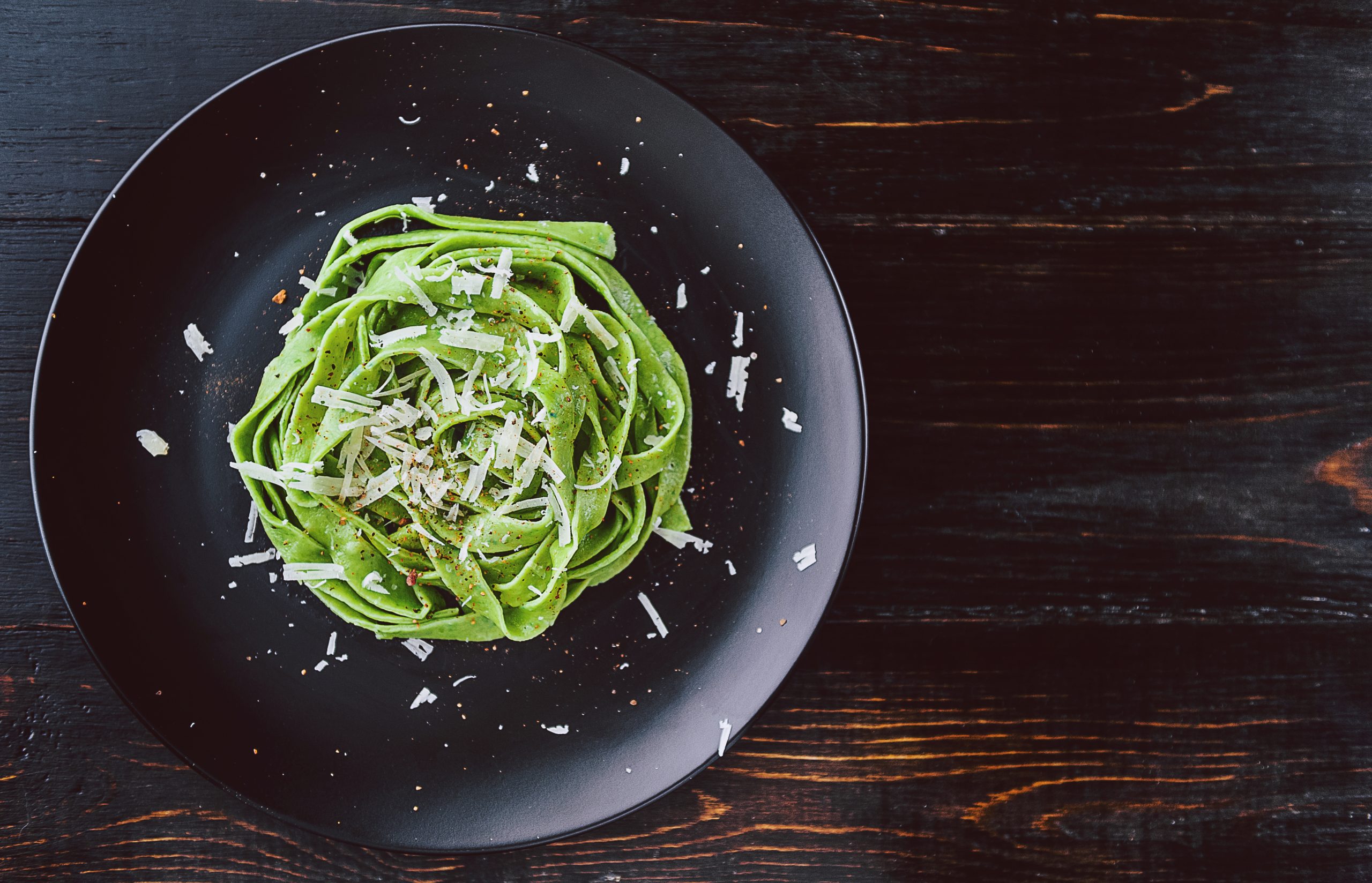 Selbst gemachte Bärlauch-Tagliatelle: Saisonaler Genuss - EAT CLUB