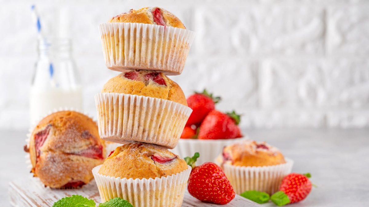Erdbeer-Ricotta-Muffins: Saftiges Muffinrezept - EAT CLUB