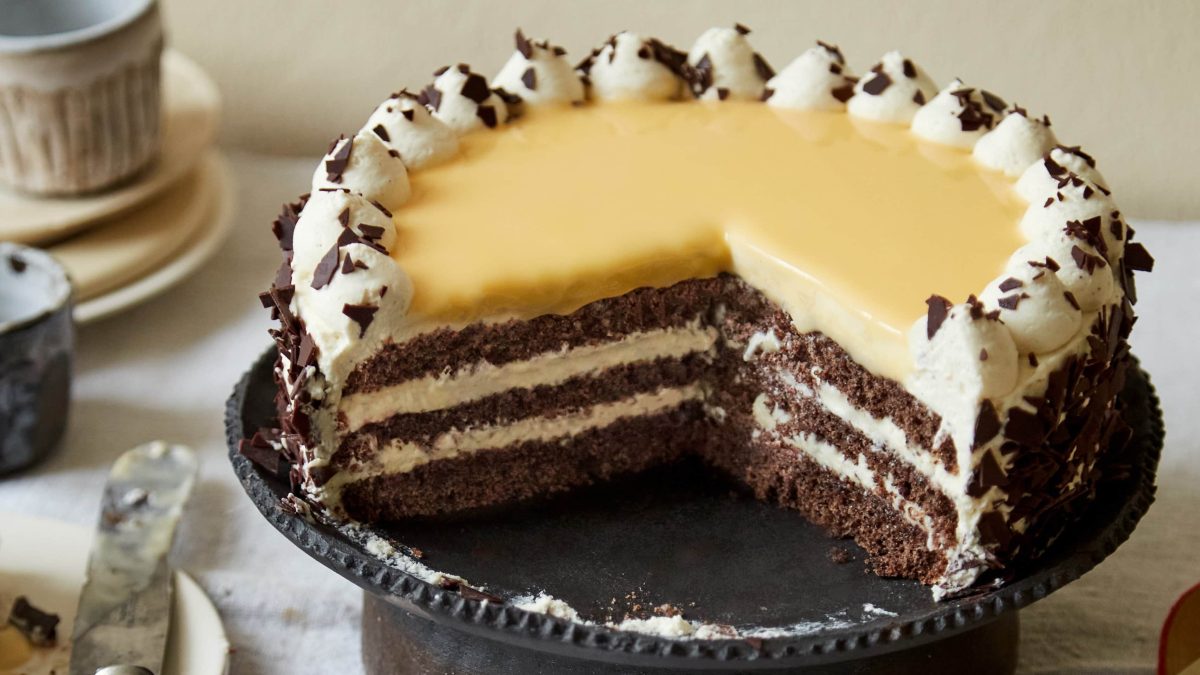 Eierlikörtorte mit Mohn: Perfekt für Gäste - EAT CLUB