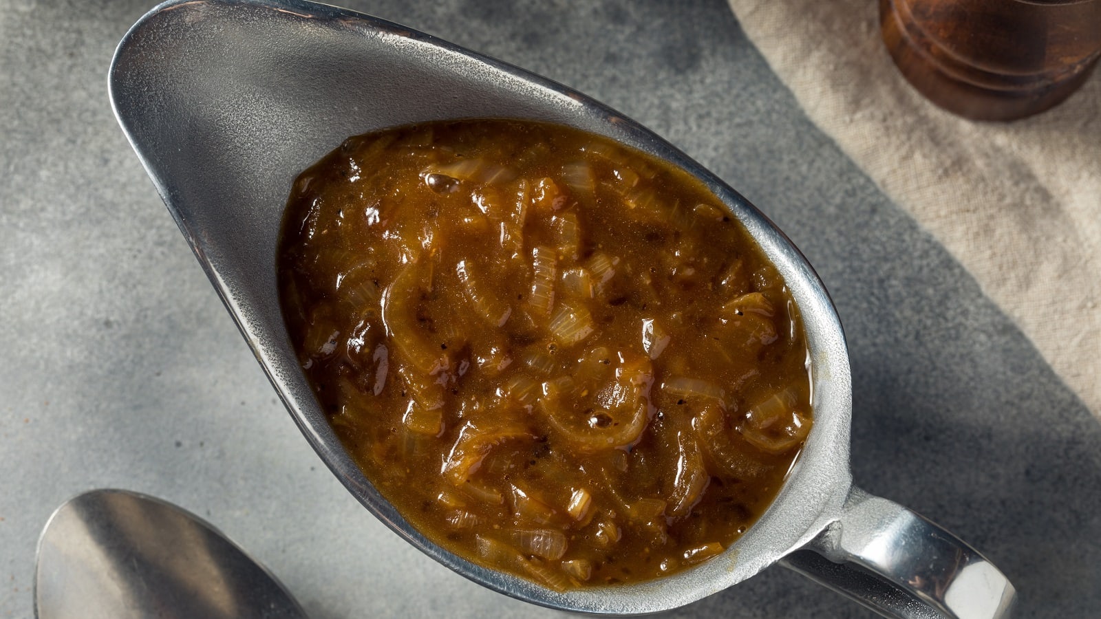 Zwiebelsauce: Einfaches Rezept ohne Tüte - EAT CLUB