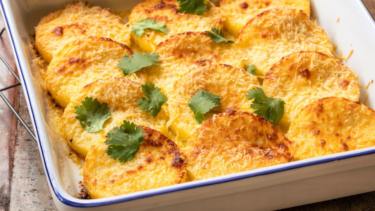 Gnocchi alla romana in einer Backform.