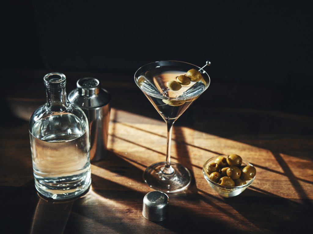 Cocktail-Garnitur: Warum kommt eigentlich eine Olive in den Martini?