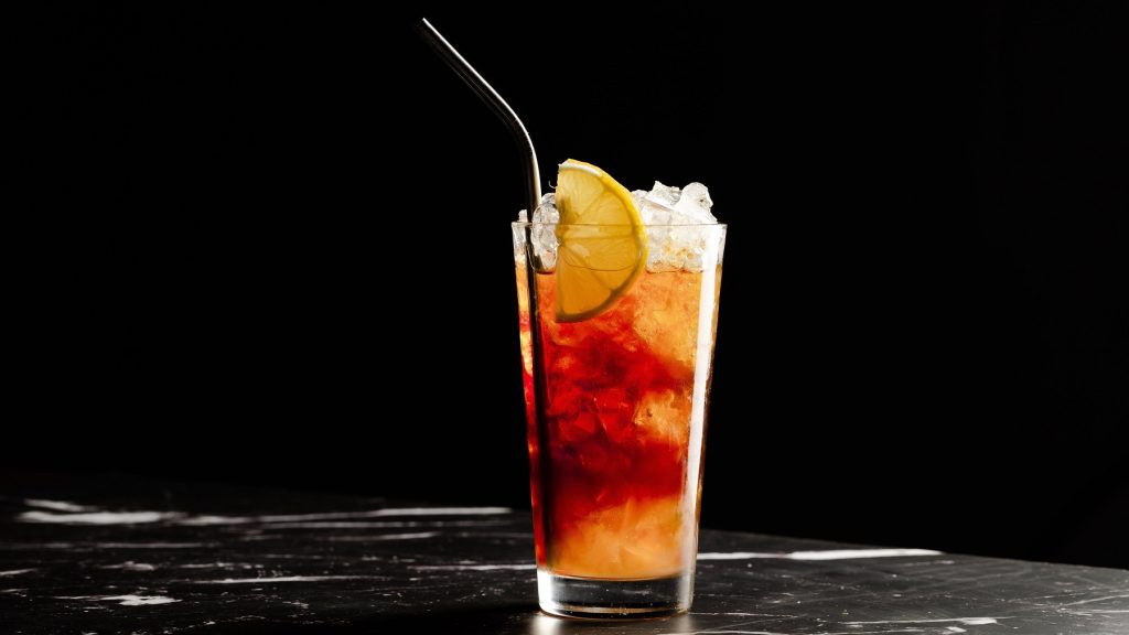 Averna Tonic: Der ultimative Longdrink für heiße Sommertage - EAT CLUB