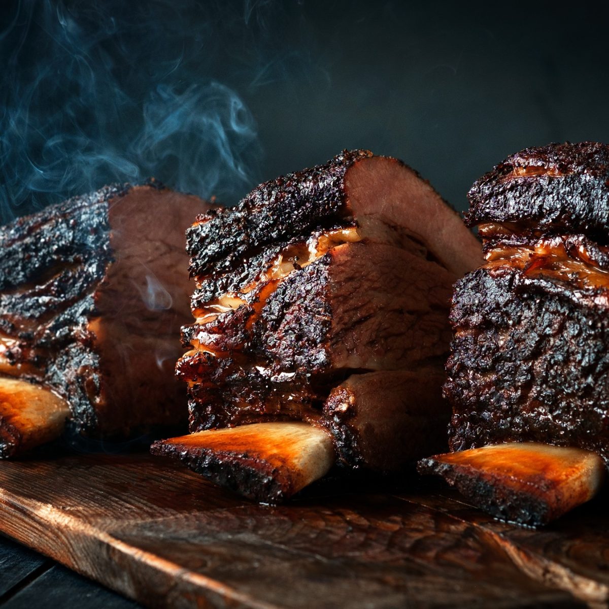 Smoken wie die Profis: So gelingt zartes Fleisch mit echtem BBQ-Geschmack